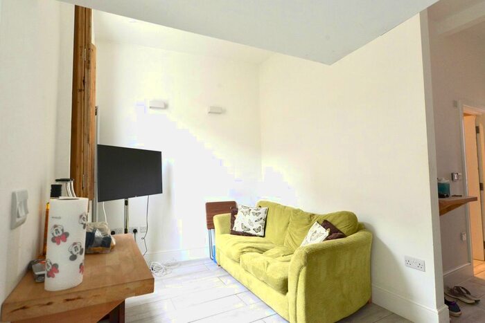 1 Bedroom Flat To Rent In Great Western Road, London, W9