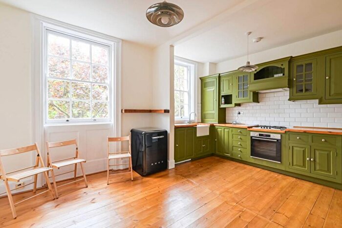 2 Bedroom Maisonette For Sale In Colebrooke Row, Angel, London, N1