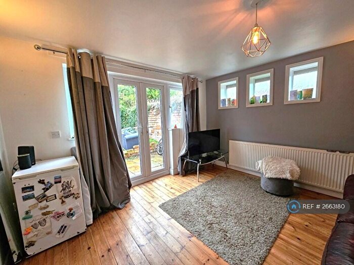 1 Bedroom Bungalow To Rent In High Street, Cheltenham, GL50
