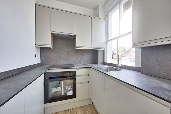 2 Bedroom Flat To Rent In Hayter Road, London, SW2