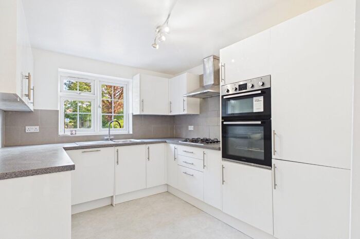 2 Bedroom Flat To Rent In Bath Road, Maidenhead, Berkshire, SL6