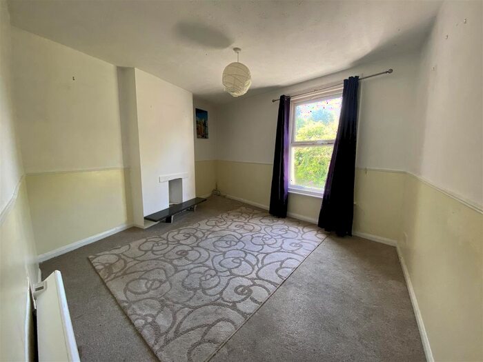 2 Bedroom Property To Rent In Brunswick Terrace, Torquay, TQ1