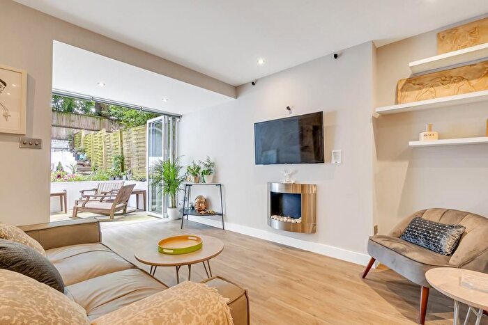 2 Bedroom Flat To Rent In Holland Road, W14