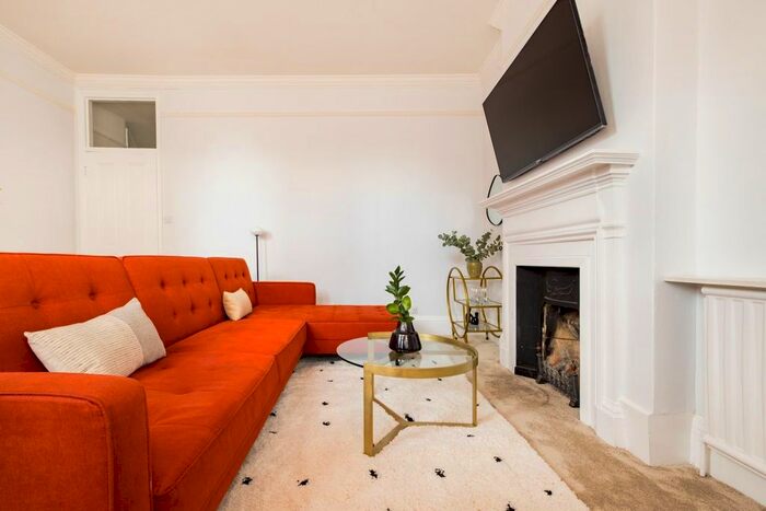 2 Bedroom Flat To Rent In Fulham Road, London, SW6