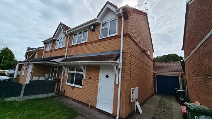 3 Bedroom Semi Detached House To Rent In Honeybourne Way, Willenhall, West Midlands, WV13
