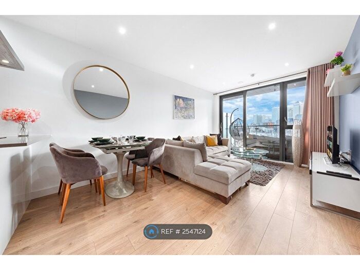 2 Bedroom Flat To Rent In Porcelain House, London, E3