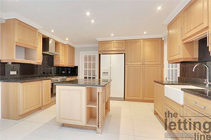 4 Bedroom Semi-Detached House To Rent In Burnt Farm Ride, Enfield, Middlesex, EN2