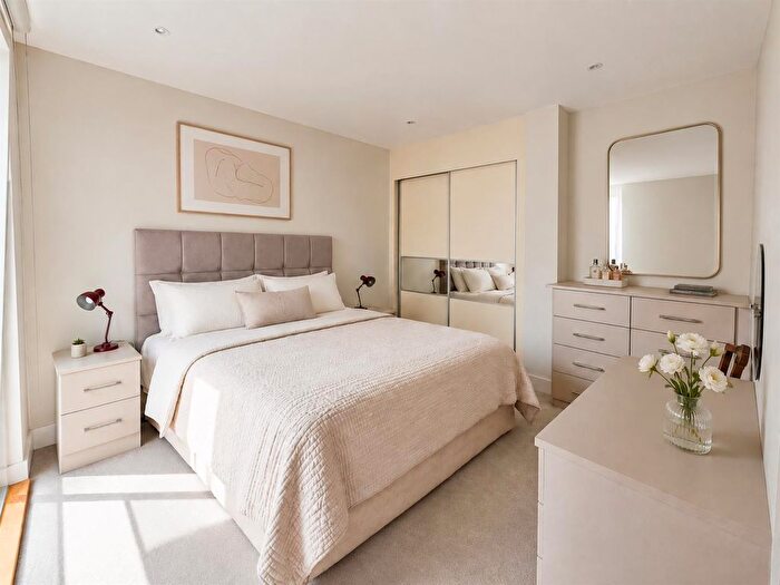 2 Bedroom Flat To Rent In Whetstone, London, N20