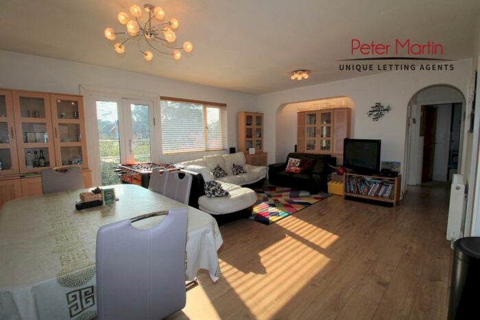 3 Bedroom Flat To Rent In Manor Hall Drive, Hendon, NW4
