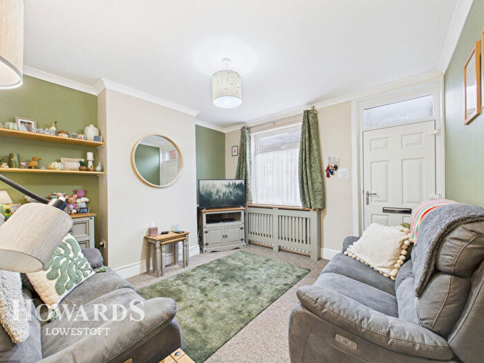 3 Bedroom Terraced House For Sale In Queens Road, Lowestoft, NR32