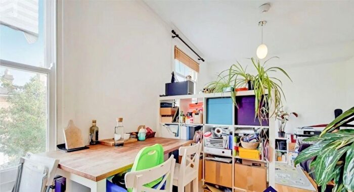 2 Bedroom Flat To Rent In College Place, London, NW1