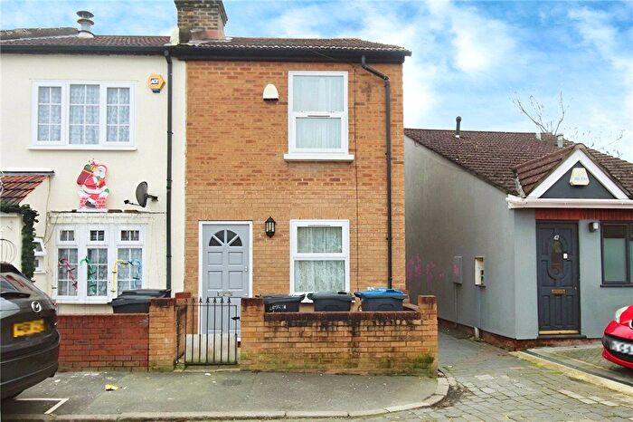 2 Bedroom End Of Terrace House To Rent In Lambeth Road, Croydon, CR0
