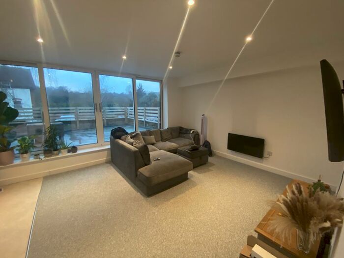 2 Bedroom Apartment To Rent In High Street, Chesham, HP5