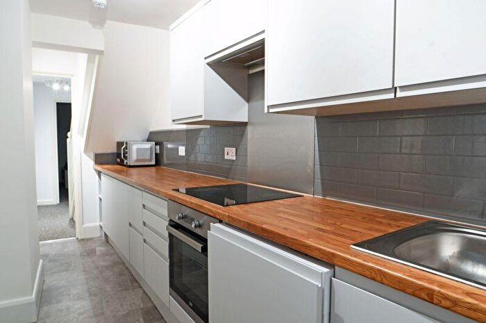 2 Bedroom Flat To Rent In Lewes Road, Brighton, BN2