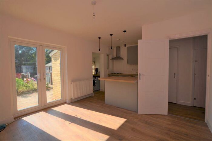 3 Bedroom Semi-Detached House To Rent In Baylis Road, Slough, SL1