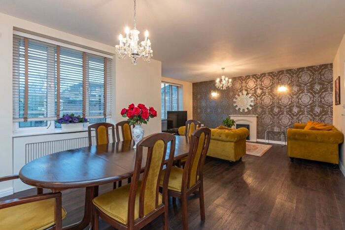 3 Bedroom Flat To Rent In Finchley Road, Hampstead, NW3