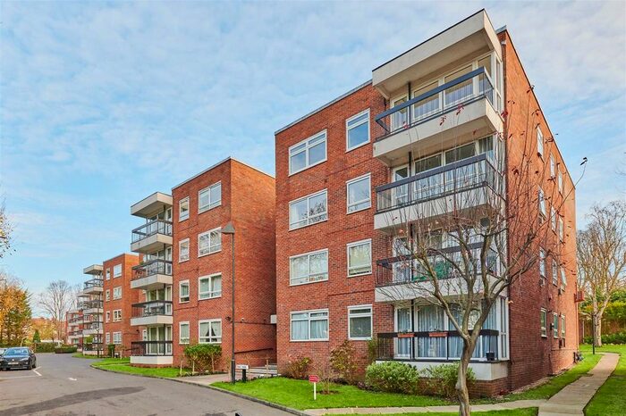 3 Bedroom Flat To Rent In Hendon Lane, Finchley, N3