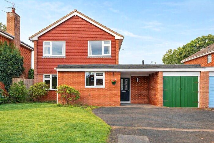 4 Bedroom Detached House For Sale In Appletree Close, Godalming, GU7