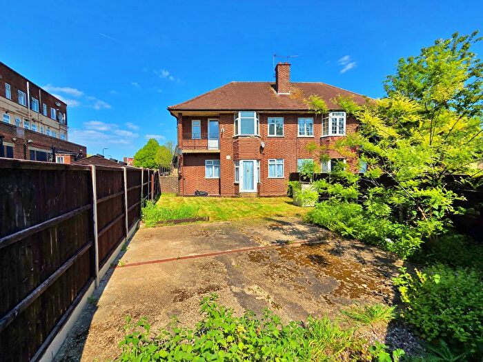 2 Bedroom Flat For Sale In Costons Lane, Greenford, UB6