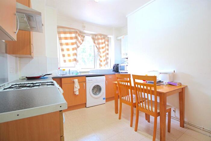2 Bedroom Flat To Rent In Lowood Street, London, E1