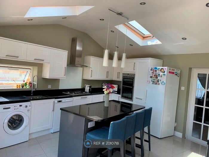 5 Bedroom End Of Terrace House To Rent In Grangehill Road, London, SE9