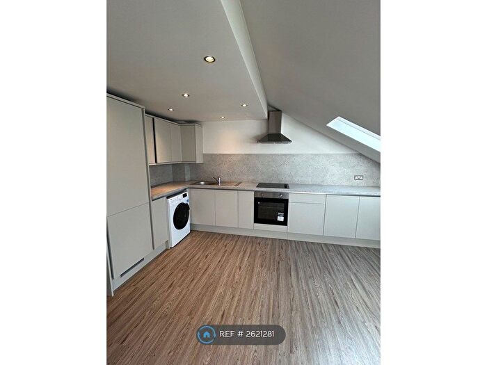 2 Bedroom Flat To Rent In Woodland Lane, Leeds, LS7