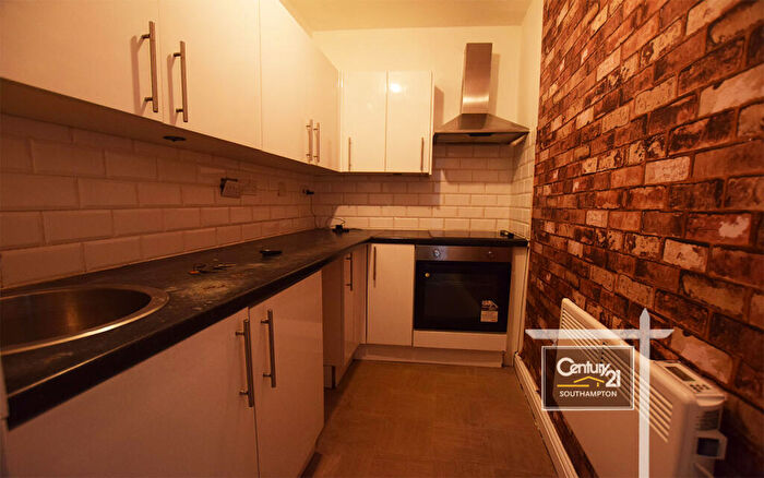 2 Bedroom Flat To Rent In |Ref: |, Hanover Court, Southampton, SO14