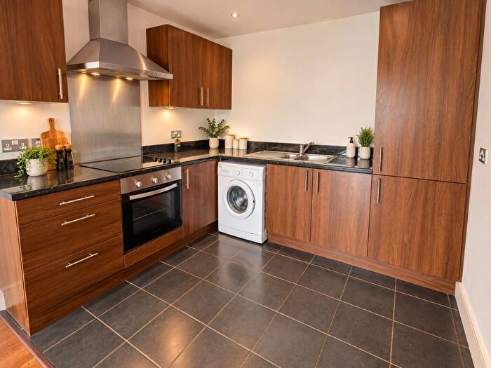 2 Bedroom Flat To Rent In Mount Pleasant, L3