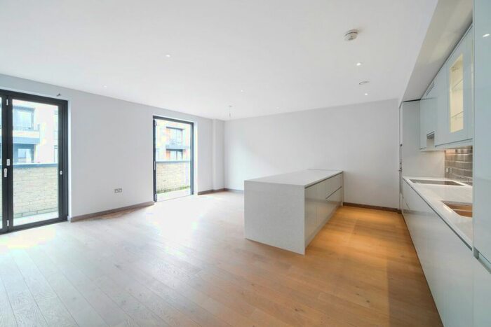 3 Bedroom Flat To Rent In Chivers Passage, London, SW18