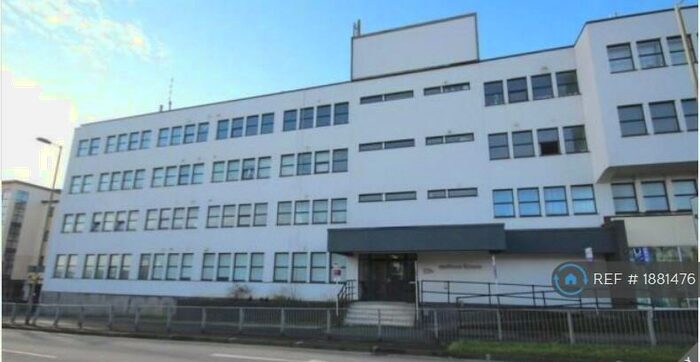 2 Bedroom Flat To Rent In Raebarn House, Waterlooville, PO7