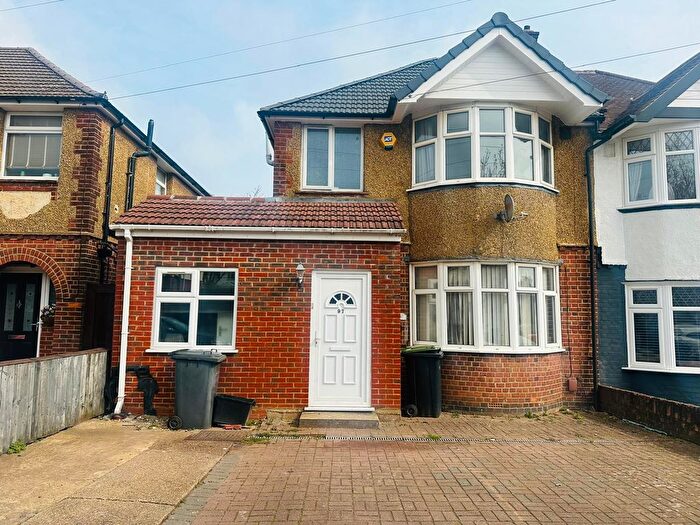 4 Bedroom Semi-Detached House To Rent In Somerset Avenue, Luton, LU2