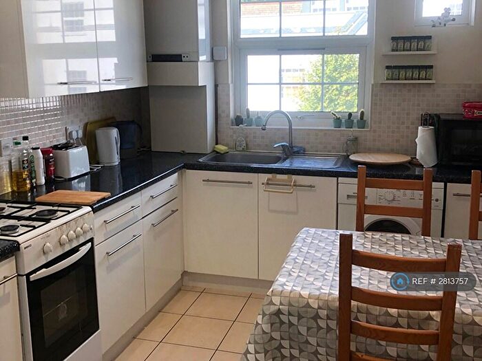 2 Bedroom Flat To Rent In North Finchley, London, N12