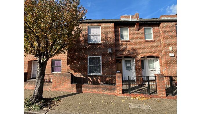 1 Bedroom Flat For Sale In Tennyson Street, Battersea, London, SW8