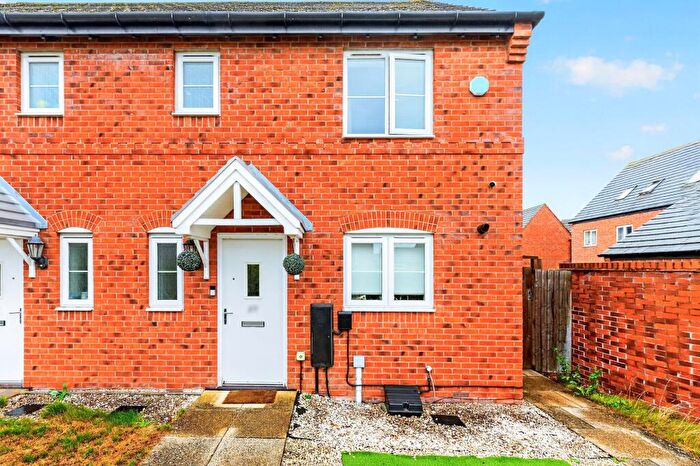 3 Bedroom Semi-Detached House For Sale In Squirrels Street, Bishopton, CV37