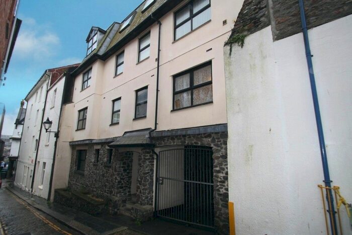 2 Bedroom Flat To Rent In Stokes Lane, Barbican, Plymouth, PL1