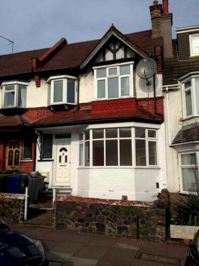 3 Bedroom Terraced House To Rent In Squires Lane, Finchley N3