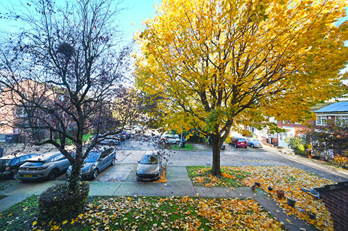 2 Bedroom Apartment To Rent In Regency Court, Park Close, E9