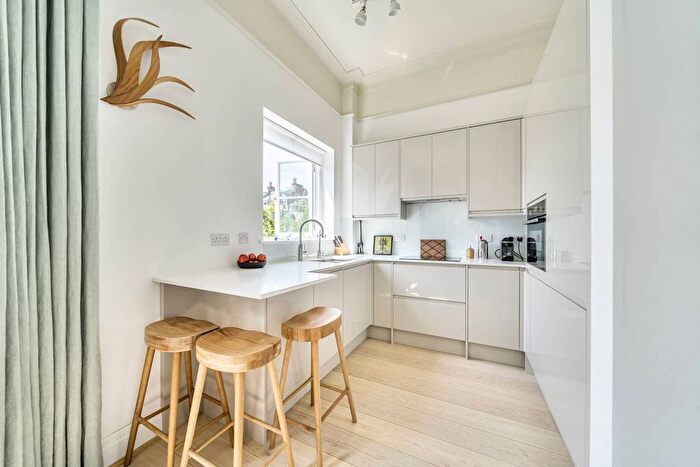 2 Bedroom Flat To Rent In Marloes Road, Kensington, London, W8