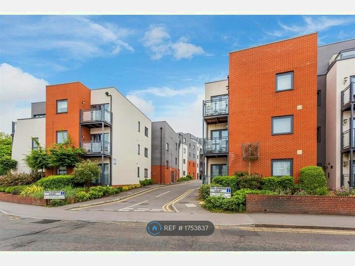 2 Bedroom Flat To Rent In Walnut Tree Close, Guildford, GU1