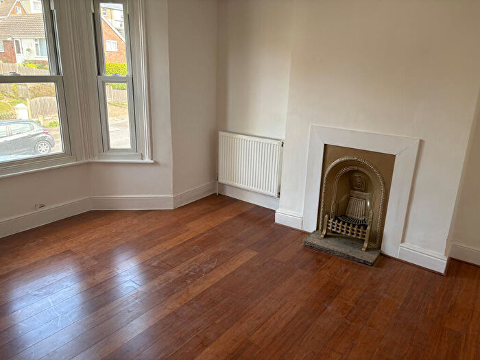 1 Bedroom Flat To Rent In Kearsney Avenue, Kearsney, CT16