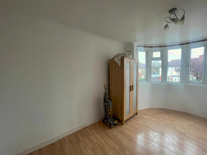 4 Bedroom Flat To Rent In Lynton Road, Harrow, Greater London, HA2