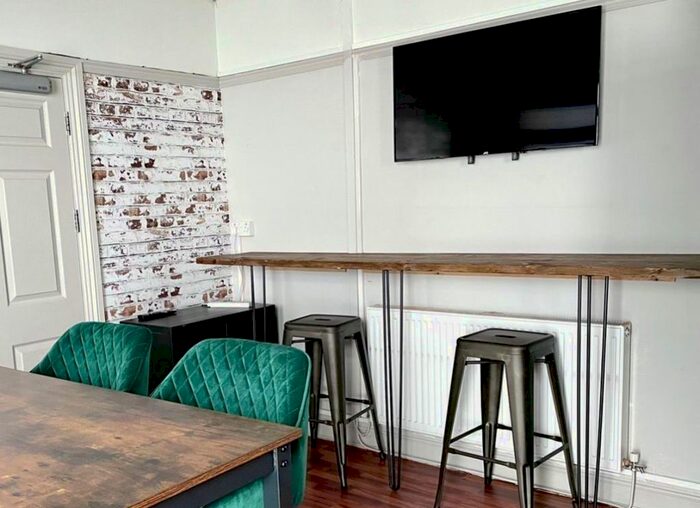 5 Bedroom Property To Rent In Kinley Street, St. Thomas, Swansea, SA1