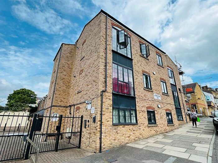 1 Bedroom Flat To Rent In Victoria Road, Ramsgate, CT11