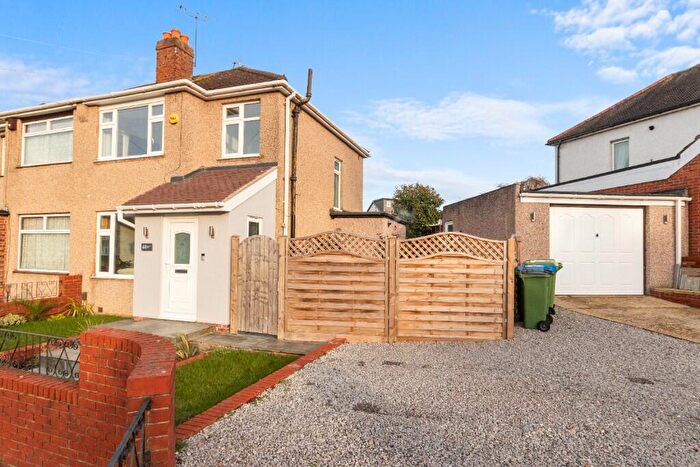 3 Bedroom Semi-Detached House For Sale In Warland Road, London, SE18