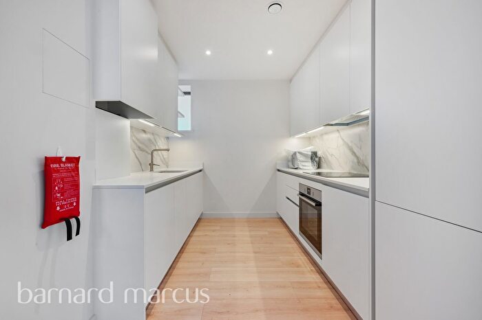 4 Bedroom Flat To Rent In Voss Court, London, SW16