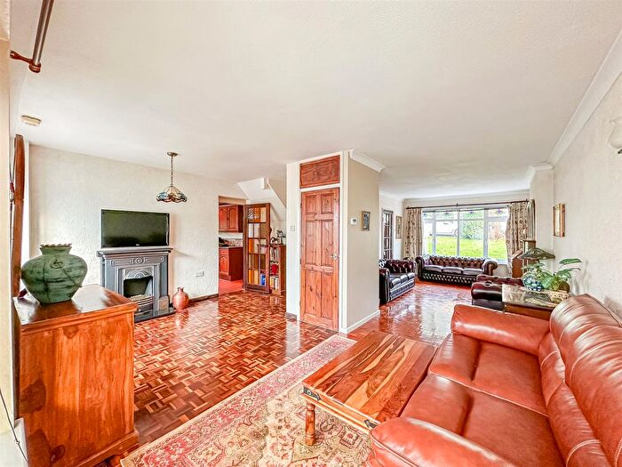 4 Bedroom Detached House For Sale In Upper Lambricks, Rayleigh, SS6