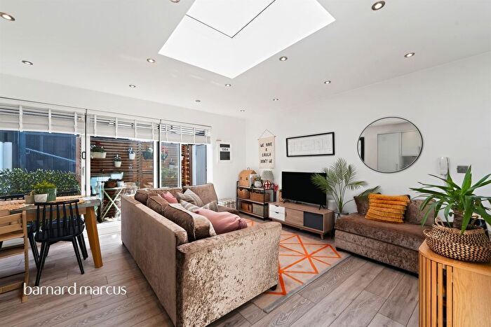 1 Bedroom Flat For Sale In Ewell Road, Surbiton, KT6