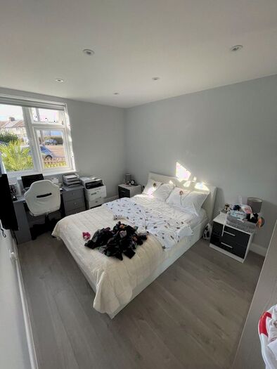 1 Bedroom Flat To Rent In Central Avenue, Enfield, EN1