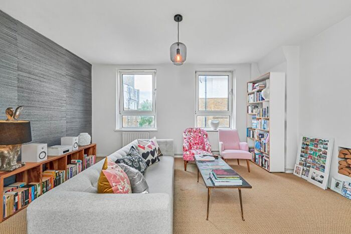 3 Bedroom Flat For Sale In Brixton Hill, London, SW2
