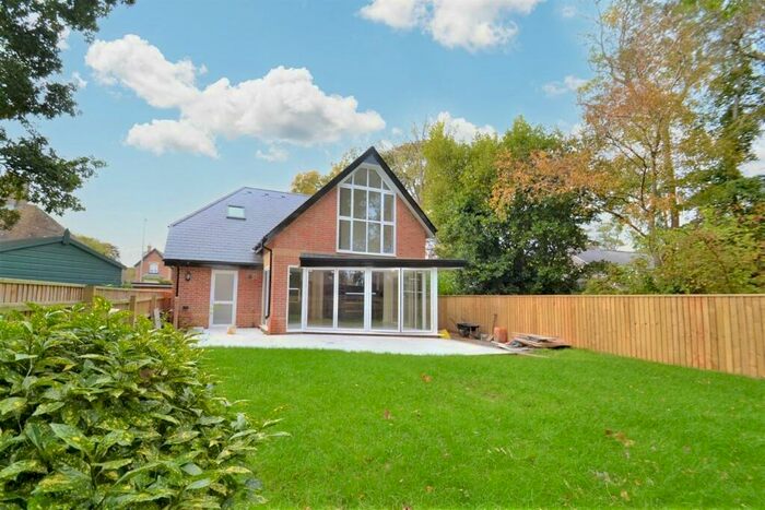 4 Bedroom Detached House For Sale In Lytchett Minster, BH16